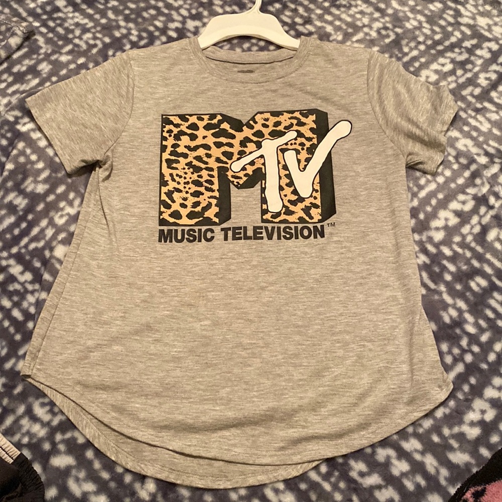 Thin MTV graphic tee!